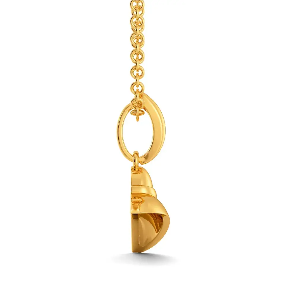 Fedora Finds Gold Pendant